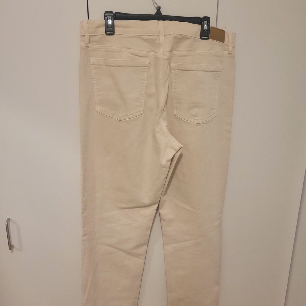 American Eagle Outfitters High-Rise Jeans in Ivory